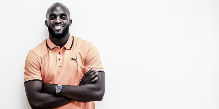 Marquee player Mitra Kukar, Mohamed Sissoko, saat bertandang ke kantor Tabloid Bola.