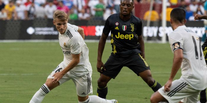 Pemain Real Madrid, Martin Odegaard, dalam laga International Champions Cup melawan Juventus