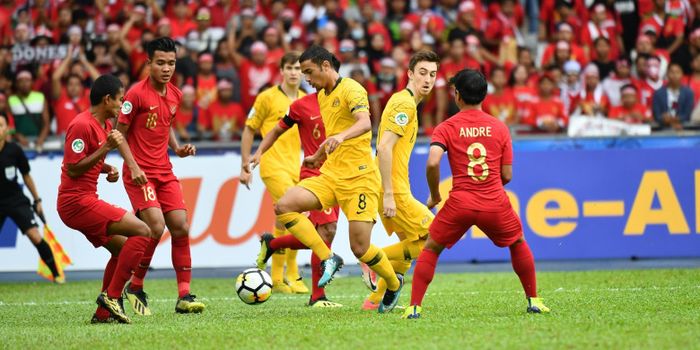    Timnas U-16 Indonesia berhadapan dengan Australia pada perempat final Piala Asia U-16 2018 di Sta