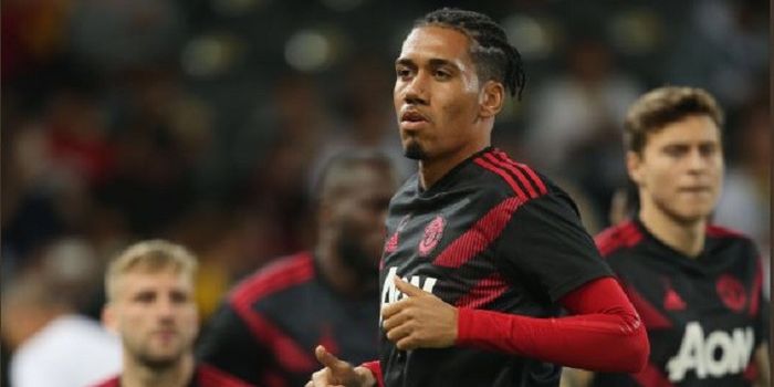 Bek Manchester United, Chris Smalling, tampil dalam laga Liga Champions melawan Young Boys pada 19