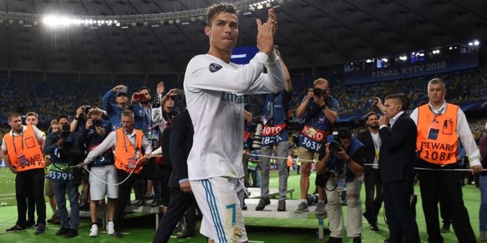 Bintang Real Madrid, Cristiano Ronaldo, saat merayakan kesuksesan tim menjuarai Liga Champions 