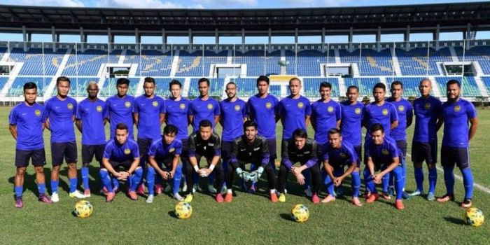 Skuat lengkap timnas Malaysia pada Piala AFF 2016 tengah berpose sebelum menjalani latihan di Stadio