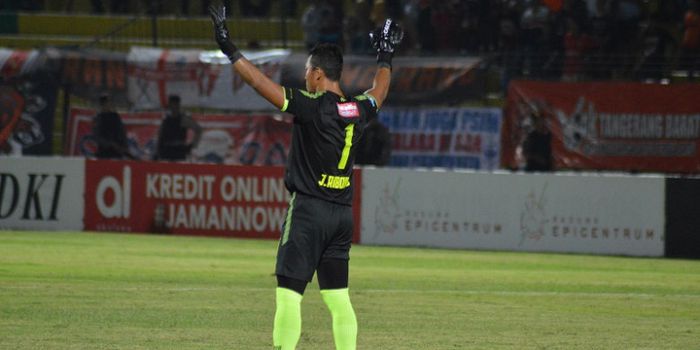 Kiper PSIS Semarang, Joko Ribowo, saat menghadapi Persija Jakarta di Stadion Sultan Agung, Bantul, S