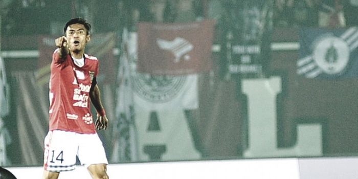  Kapten dan gelandang Bali United, Fadhil Sausu, saat melawan Persipura di Stadion Kapten I Wayan Di
