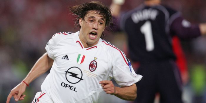 Penyerang AC Milan asal Argentina, Hernan Crespo, berselebrasi usai mencetak gol ke gawang Liverpool