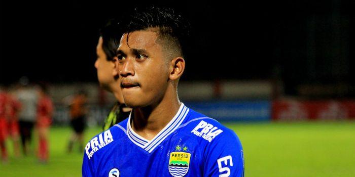 Indra Mustafa, bek muda Persib Bandung asal Bogor yang punya spesialisasi throw in jarak jauh.