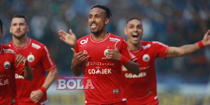 Gelandang Persija Jakarta, Rohit Chand, merayakan gol ke gawang Persib Bandung pada laga Liga  1 2018