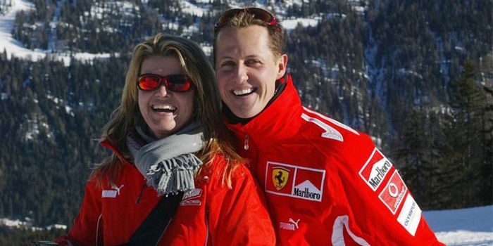 Michael Schumacher dan sang Istri saat berlibur pada tahun 2005.