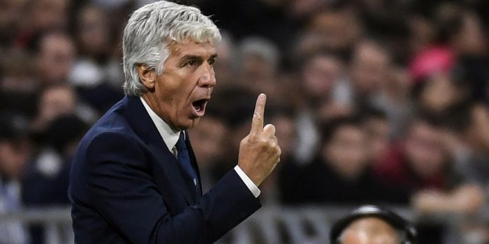 Ekspresi pelatih Atalanta, Gian Piero Gasperini, saat memberikan arahan kepada para pemainnya dalam 