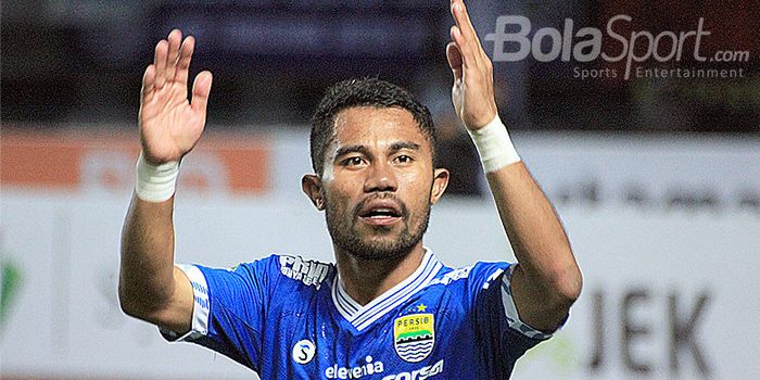 Bek kiri Persib Bandung, Ardi Idrus.