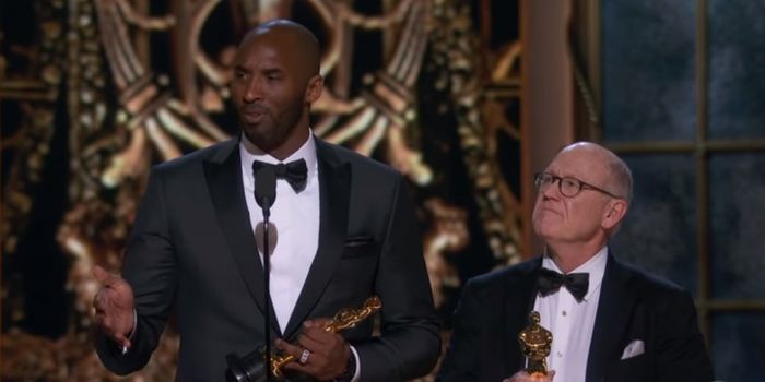 Kobe Bryant meraih Piala Oscar 2018 pada anugerah penghargaan 90th Academy Awards yang berlangsung p