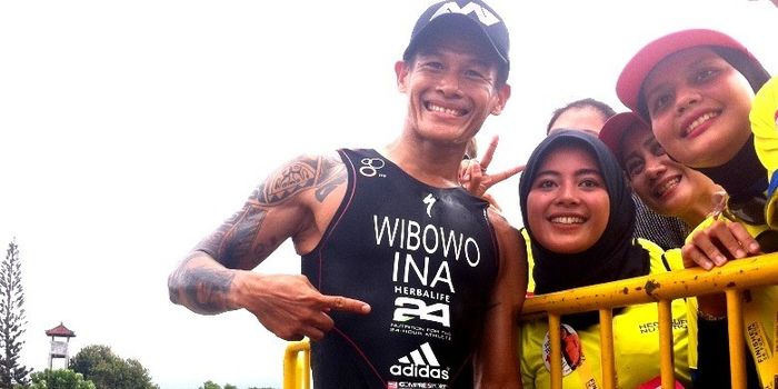Atlet triathlon Indonesia, Andy Wibowo, usai memenanggi Herbalife Bali International Triathlon 2016,