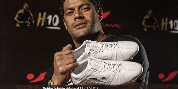 Penyerang klub Shanghai SIPG, Hulk, merupakan duta global sepatu Concave.