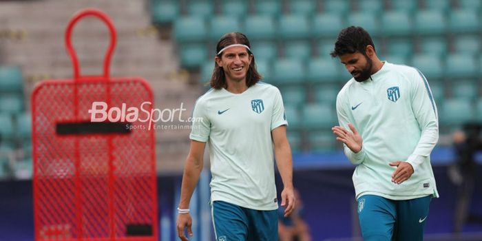 Pemain Atletico Madrid, Filipe Luis (kiri) dan Diego Costa.