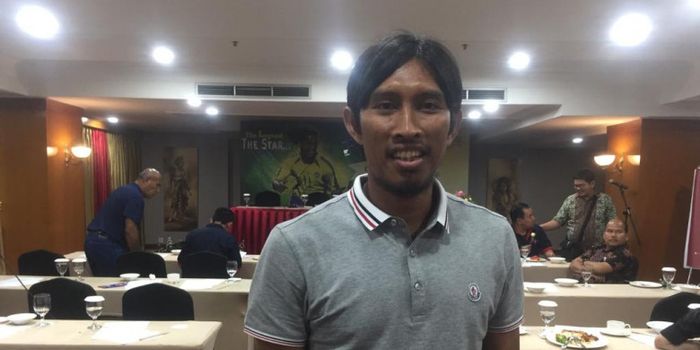 Eks striker timnas Indonesia, Budi Sudarsono di sela-sela press conference Turnamen Alex Noerdin Cup