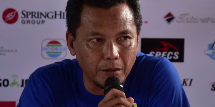 Pelatih kiper Persib Bandung, Anwar Sanusi, meminta penurusnya selalu menikmati proses. 