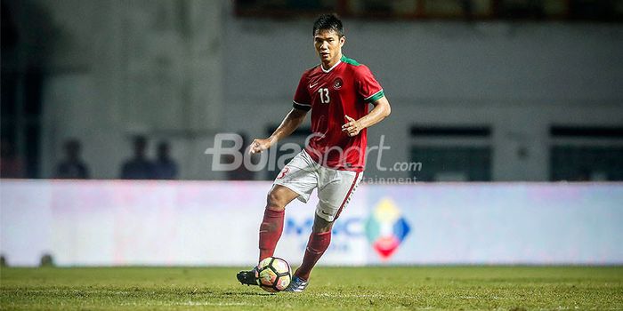 Aksi bek Persib, Achmad Jufriyanto, saat membela timnas Indonesia melawan timnas Suriah U-23 dalam p