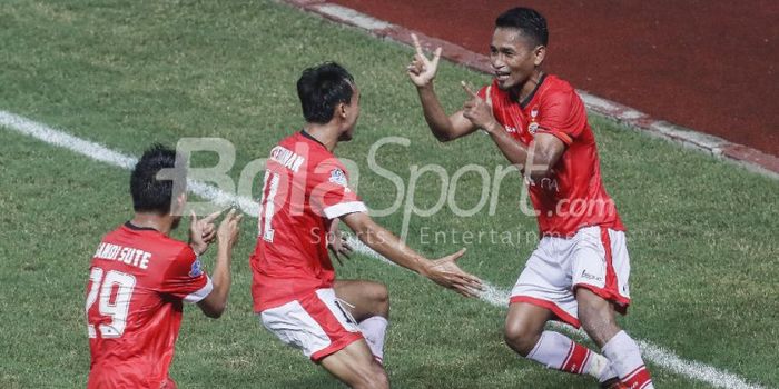  Selebrasi Ramdani Lestaluhu seusai mencetak gol pertama Persija ke gawang Bhayangkara FC pada  laga