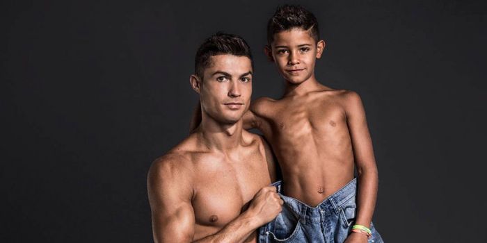  Cristiano Ronaldo (kiri) bersama dengan Cristiano Ronaldo Junior 