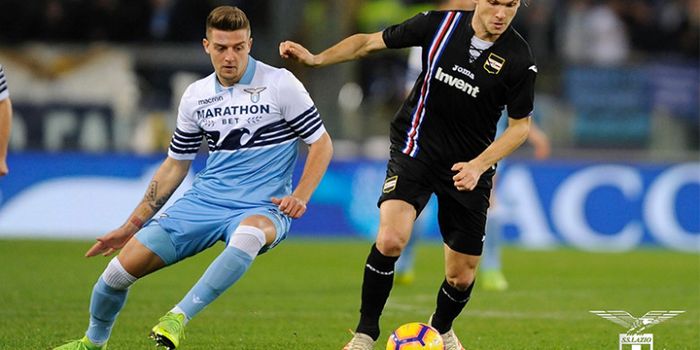 Pemain Lazio, Sergej Milinkovic-Savic (kiri), saat tampil melawan Sampdoria pada pertandingan pekan 