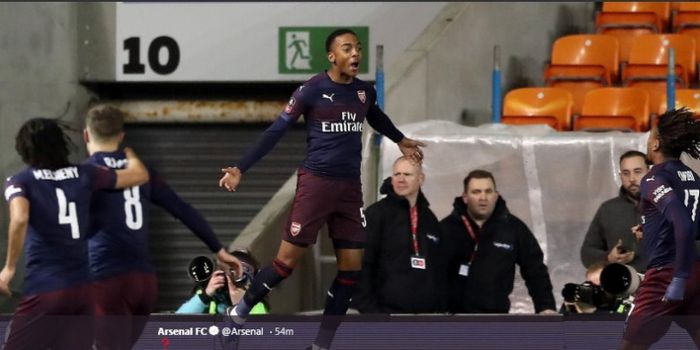 Selebrasi penyerang muda Arsenal, Joe Willock usai mencetak gol ke gawang Blackpool dalam pertanding