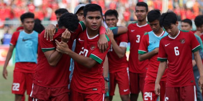 Reaksi para pemain timnas U-19 Indonesia seusai kekalahan di semifinal Piala AFF U-18 2017 kontra Thailand.