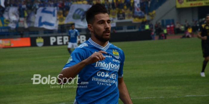 Selebrasi Jonathan Bauman seusai mencetak gol pertama Persib saat menjamu Sriwijaya FC pada pekan ke