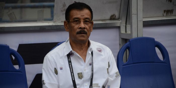   Manajer Persib Bandung, Haji Umuh Muchtar sebelum laga Persib Bandung vs Arema di Stadion Gelora B