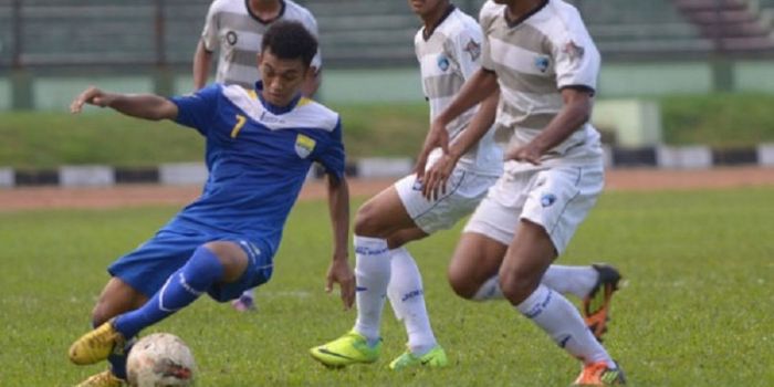  Abdul Aziz saat berbaju Persib Bandung U-21 