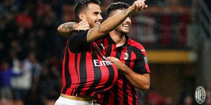 Penyerang sayap AC Milan, Suso, merayakan gol yang dicetaknya dalam laga Liga Italia menghadapi Geno