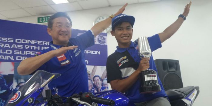 Pebalap Yamaha Indonesia, Galang Hendra Pratama, menjalani jumpa pers di Jakarta, Rabu (25/10/2017).