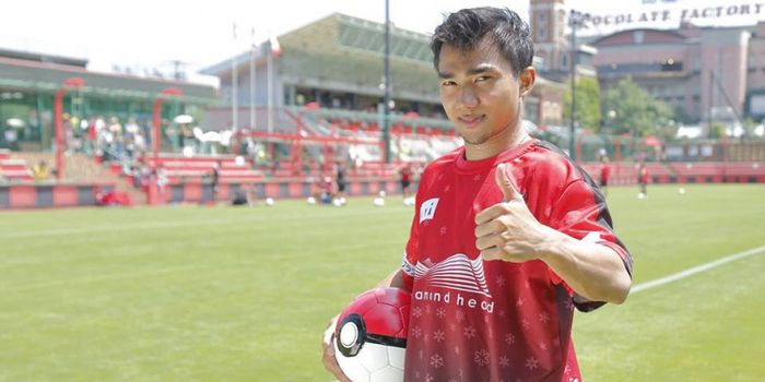 Winger mungil Chanathip Songkrasin dalam sebuah acara Consadole Sapporo pada 31 Juli 2018. 