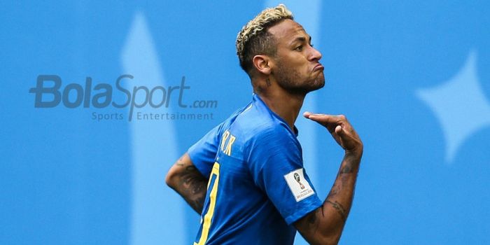 Selebrasi penyerang Brasil, Neymar Jr., selepas mencetak gol ke gawang Kosta Rika dalam partai fase grup Piala Dunia 2018.