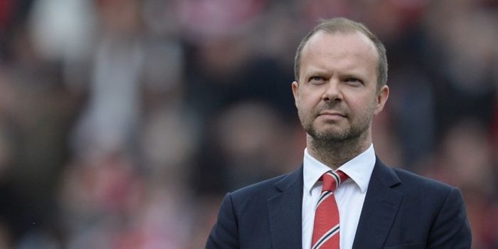 Wakil CEO Manchester United Ed Woodward berdiri di Stadion Old Trafford menjelang partai kontra Ever