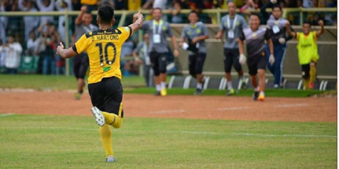 Dedi Hartono usai mencetak gol ke gawang Persela Lamongan, Sabtu (11/11/2017) di Stadion 17 Mei, Ban