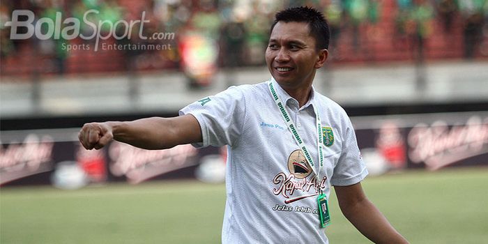 Presiden Persebaya, Azrul Ananda usai laga timnya di penyisihan grup Piala Presiden di Gelora Bung T