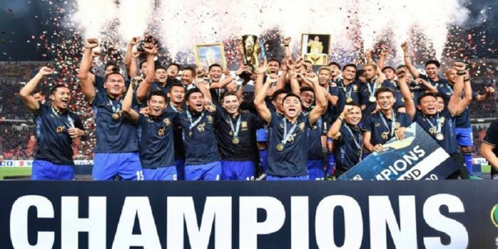      Timnas Thailand melakukan selebrasi juara Piala AFF 2016 setelah mengalahkan Indonesia di babak