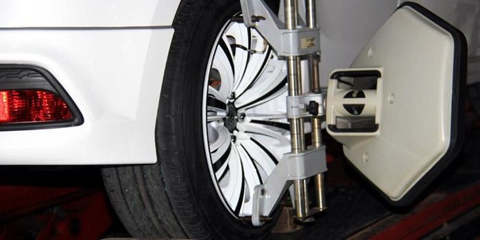 Kegiatan spooring pada mobil