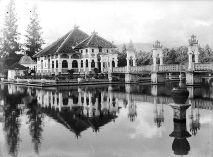 Taman Ujung atau Sukasada di Karangasem.