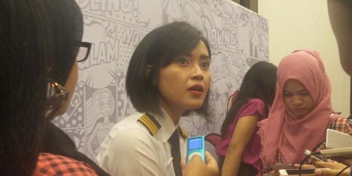 Sarah Widyanti Kusuma (27) merupakan pilot wanita termuda di Indonesia.
