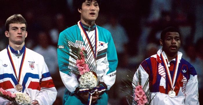 SEJARAH HARI INI - Lawan Terakhir Mike Tyson Dicurangi Habis-habisan di Korea