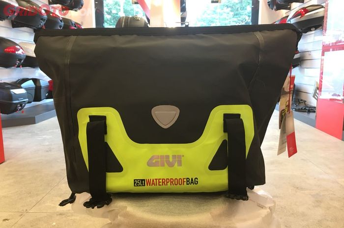 Pasang Saddle Bag Waterproof Cegah Barang Bawaan Basah Saat Turing Gridoto Com