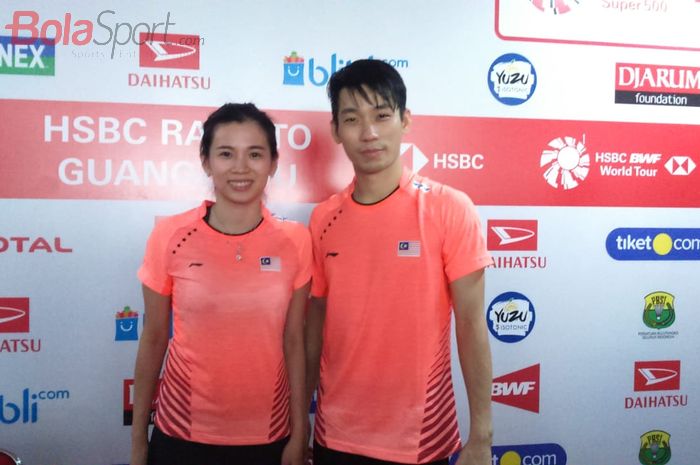 Pasangan ganda campuran Malaysia, Chan Peng Soon/Goh Liu Ying, berpose setelah konferensi pers semifinal Indonesia Masters 2019.
