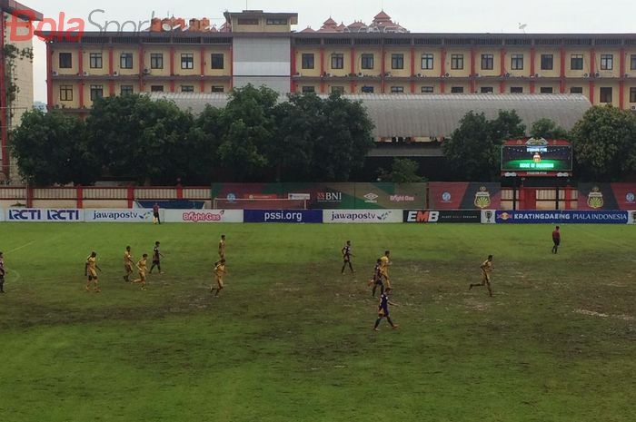 Jalannya laga Bhayangkara FC Vs PSBL Langsa di Stadion PTIK, Melawai, Jakarta Selatan, Jumat (1/2/2019)