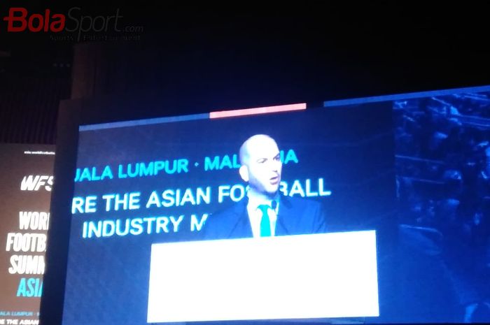 Direktur World Football Summit, Jan Alessia, menyampaikan pidato pembukaan untuk World Football Summit Asia 2019 di Sunway Convention Centre, Malaysia, Senin (29/4/2019)