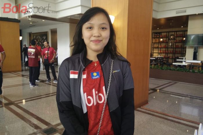 Pebulu tangkis ganda campuran Indonesia, Winny Oktavina Kandow, berpose seusai pelantikan tim Piala Sudirman 2019 di Hotel Century, Senayan,  Jakarta, Sabtu (11/5/2019).