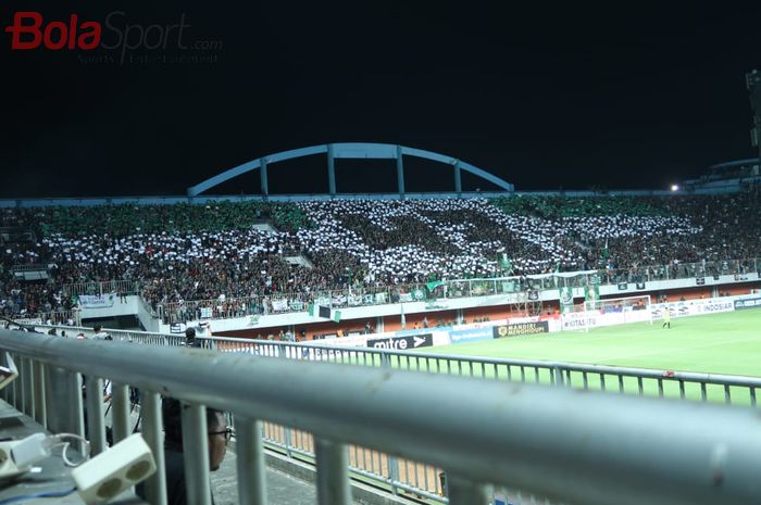 Slemania memberikan koreo angka 43 untuk PSS Sleman di laga pekan kedua Liga 1 2019 kontra Semen Padang di Stadion Maguwoharjo, Sabtu (25/5/2019) malam.