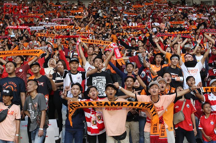 The Jakmania pada laga Persija Jakarta Vs Persib Bandung di Stadion Utama Gelora Bung Karno (SUGBK), Jakarta, Rabu (10/7/2019).