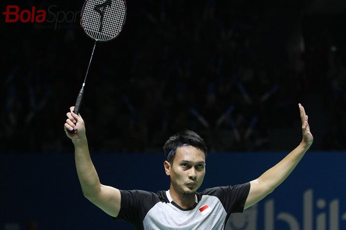 Pebulutangkis ganda putra Indonesia Mohammad Ahsan saat melawan pebulutangkis ganda putra asal Germany Mark Lamsfuss Marvin Seidel dalam turnamen bulutangkis Indonesia Open 2019 di Senayan, Jakarta, Kamis (18/7/2019).