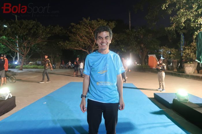 National Director SOS Children's Villages Indonesia, Gregor Hadi Nitihardjo, berpose di venue Run To Care 2019 yang diselenggarakan di Lapangan Lumintang, Denpasar, Bali.